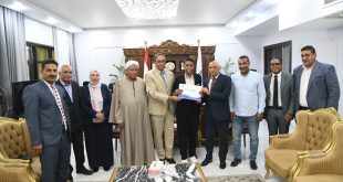 محافظ قنا