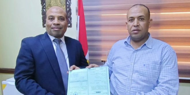 تسليم أول رخصة بناء بمدينة الأمل في نجع حمادي