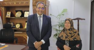محافظ قنا