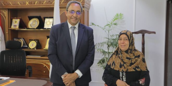 محافظ قنا