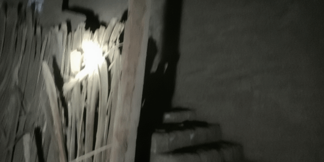 المنزل المنهار