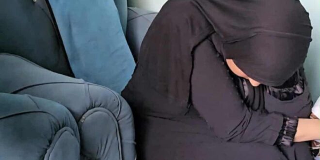 والدة الطفلة منى