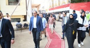 محافظ قنا يتابع سير العمل في اللجان