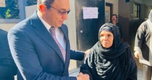 محافظ قنا يتفقد لجان الانتخابات