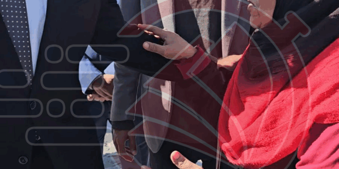 محافظ قنا يستجيب لطلب سيدة