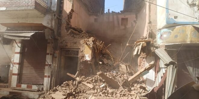 إزالة منزل آيل للسقوط في نجع حمادي