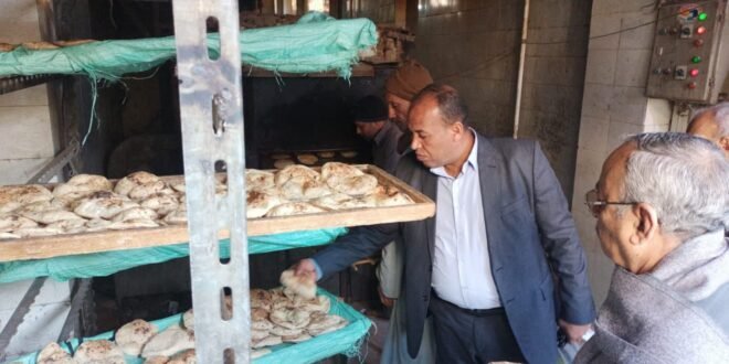 حسين الزمقان يتفقد المخابز بنجع حمادي