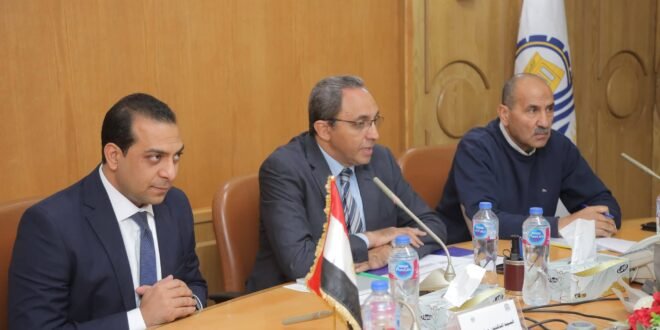 محافظ قنا يتابع جاهزية المحافظة لجولة الإعادة بانتخابات النواب