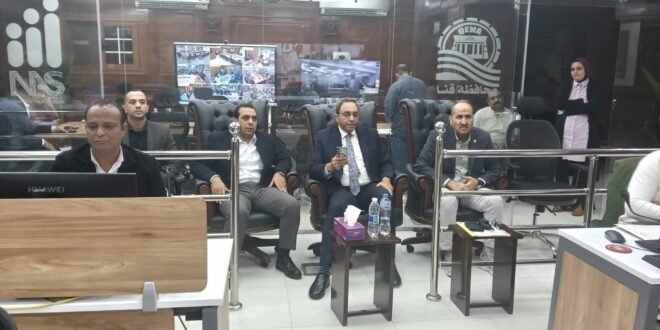 محافظ قنا يتابع غلق اللجان الانتخابية