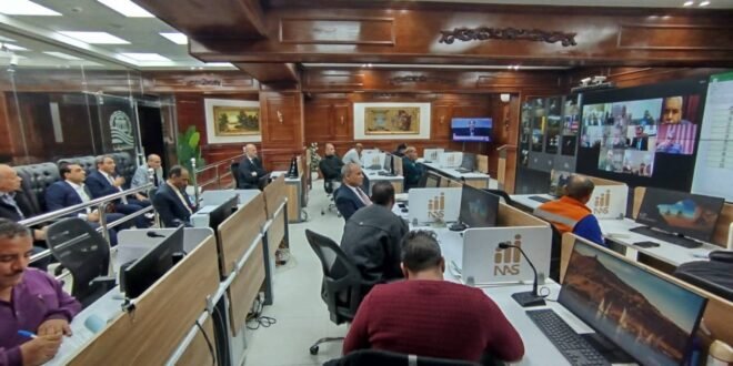 محافظ قنا يتابع غلق اللجان الانتخابية