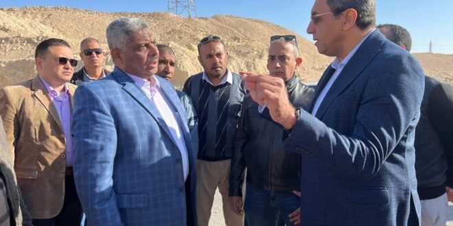 محافظ قنا يتفقد الطريق الصحراوي الغربي