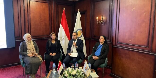 محافظ قنا يشارك في ورشة عمل حول التغيرات المناخية