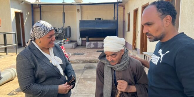 مسن يشكو للنائبة رحاب الغول تأخر إجراء عمليته