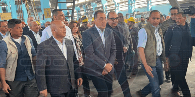 رئيس الوزراء يفتتح خطًا جديدًا لإنتاج السلك بمصنع الألومنيوم