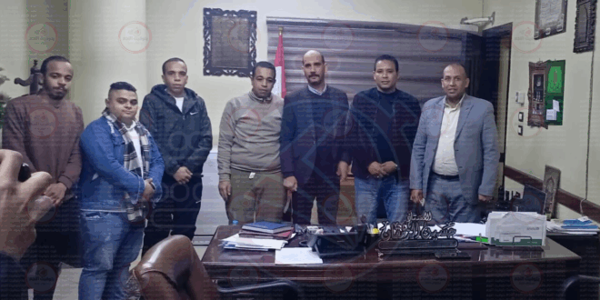 حسين الزمقان وعمال مطعم الطعمية