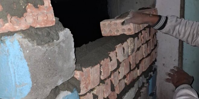 أسفل كوبري نجع حمادي