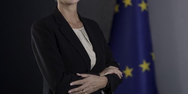 السفيرة أنجلينا إيخورست