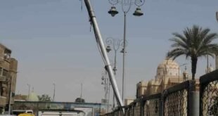 إصلاح عمود إنارة مائلًا بمحيط مسجد سيدي عبدالرحيم