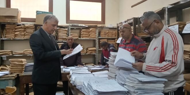 تعليم قنا يواصل مراجعة كنترول الشهادة الإعدادية