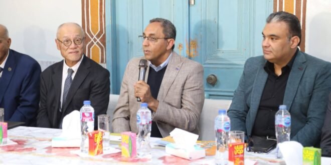 محافظ قنا والسفير الياباني