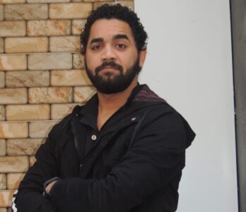 مذيع الشارع فى نجع حمادي