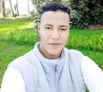 ابن قرية الرحمانية في نجع حمادي