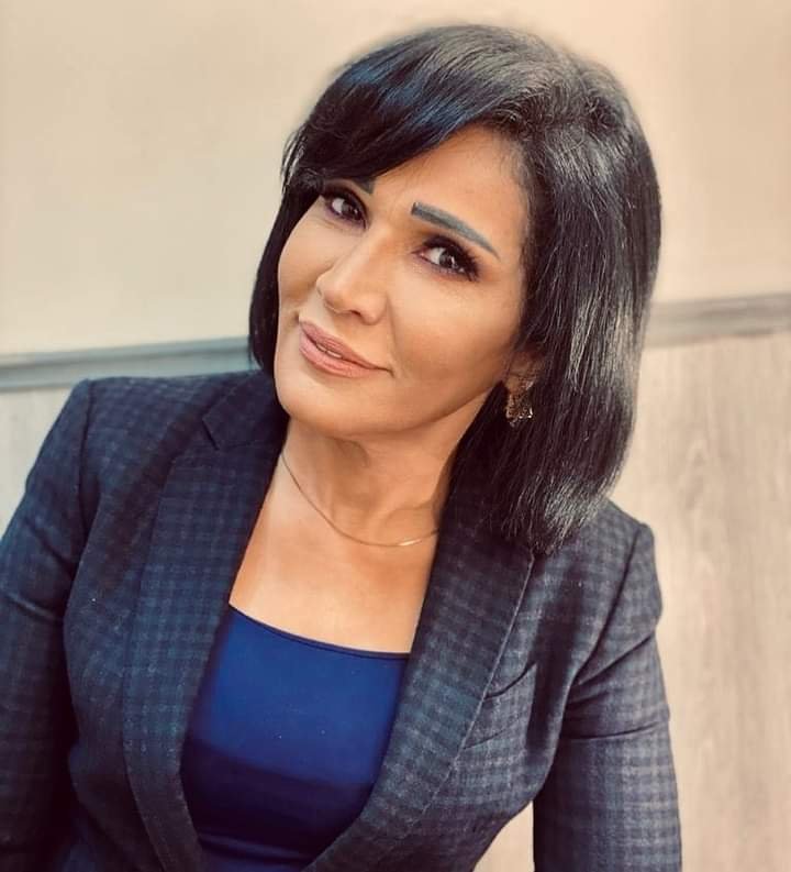 مذيعة الروج