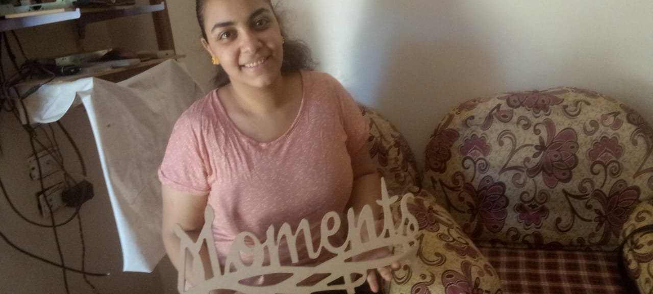 طالبة الفنون الجميلة