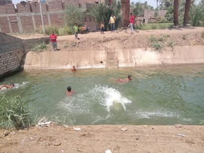 مصرع عامل ونجله