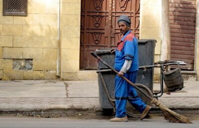 عمال النظافة في نجع حمادي
