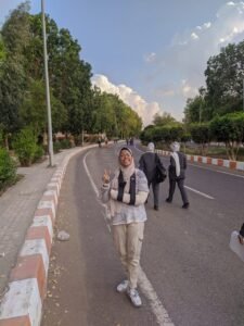 بائعة الزهور في قنا