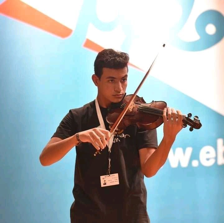 عازر أمهر عازف