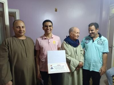 المنوفي يكرم طالب نجع حمادي