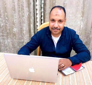 معلم في نجع حمادي