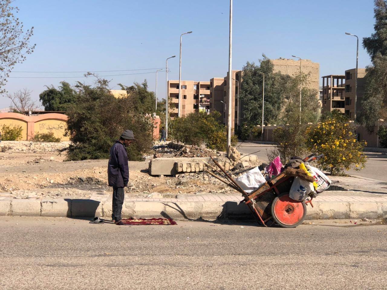 عامل نظافة في قنا