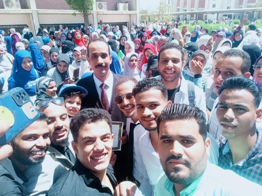 تكريم أستاذ بجامعة جنوب الوادي في قنا