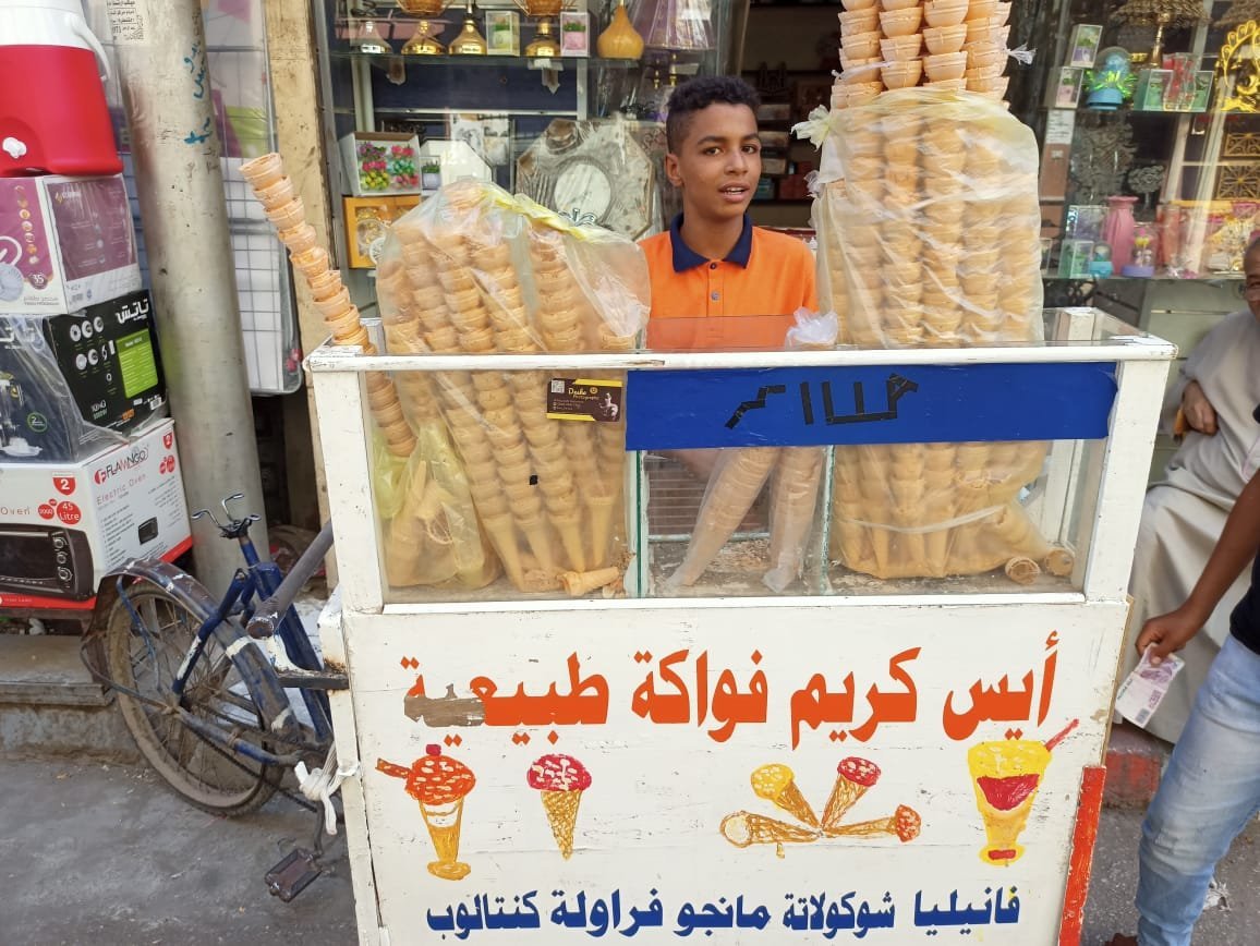 بائع الأيس كريم في نجع حمادي