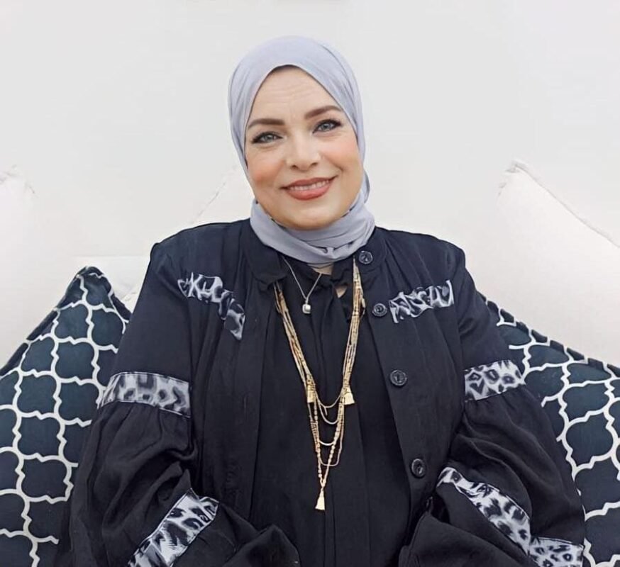 مديرة مدرسة في نجع حمادي