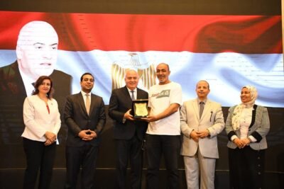 مدير مدرسة في نجع حمادي