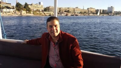 محمد عمر الثاقب عمدة قرية هو