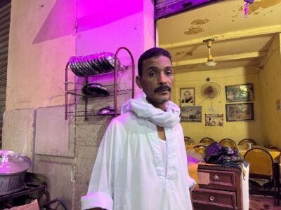 سمارة أشهر بائع حمص في قنا