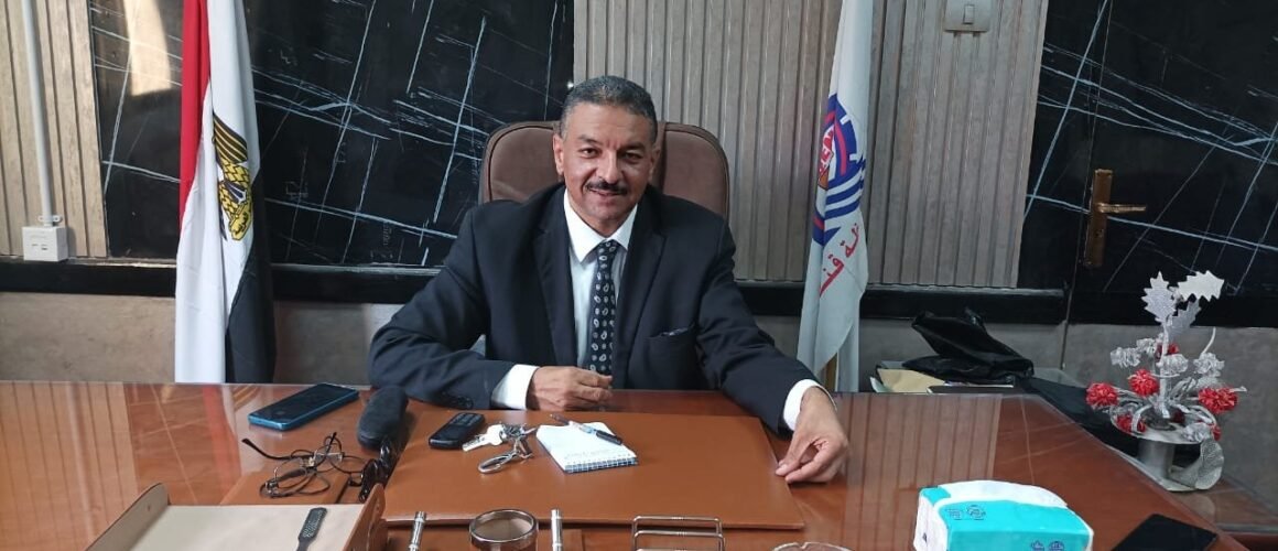 عفت وزيري مدير ادارة نجع حمادي التعليمية