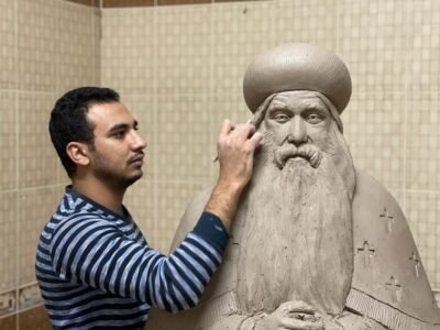 تمثال أسقف نجع حمادي الراحل