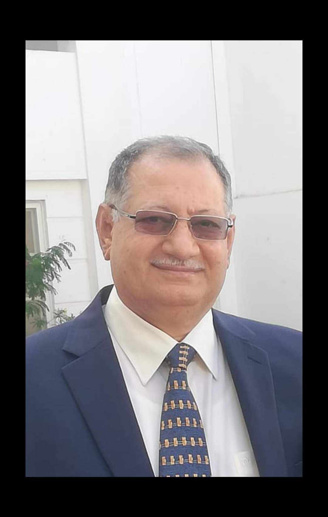 الدكتور وجيه طبيب العظام في نجع حمادي