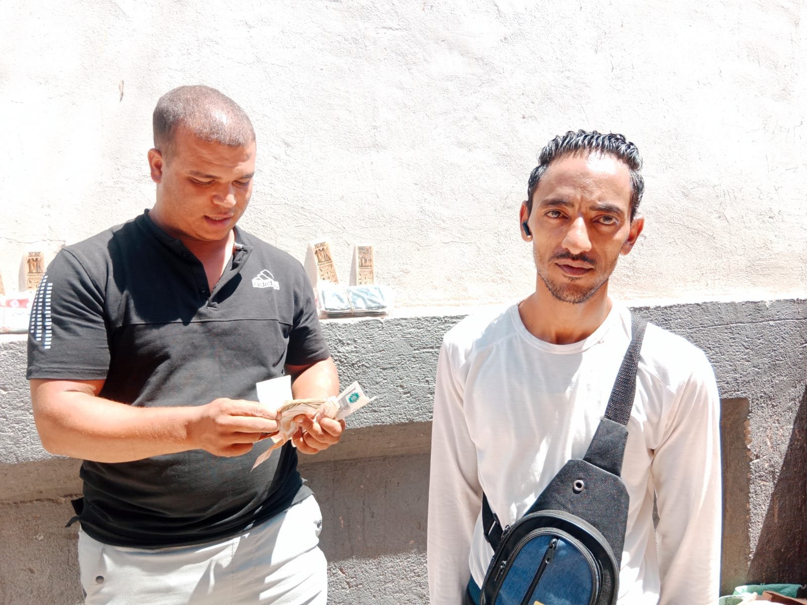 البائع الفصيح في نجع حمادي