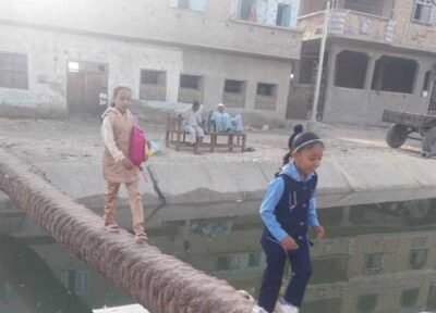 طلاب مدرسة في قنا