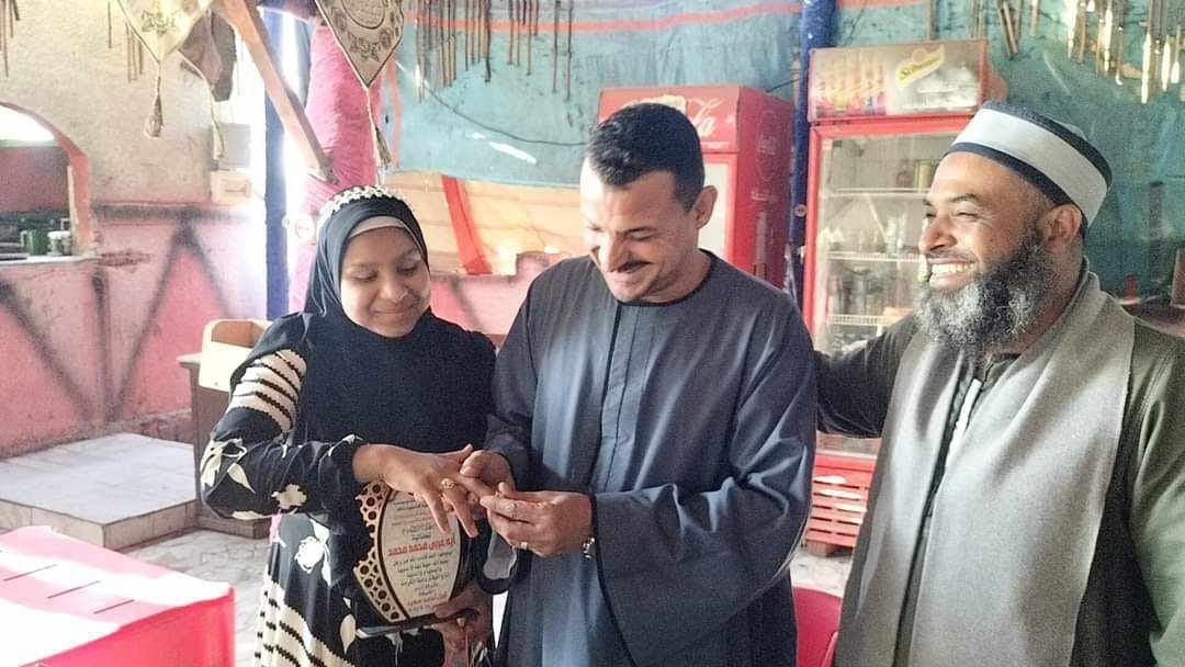 طالبة في فرشوط