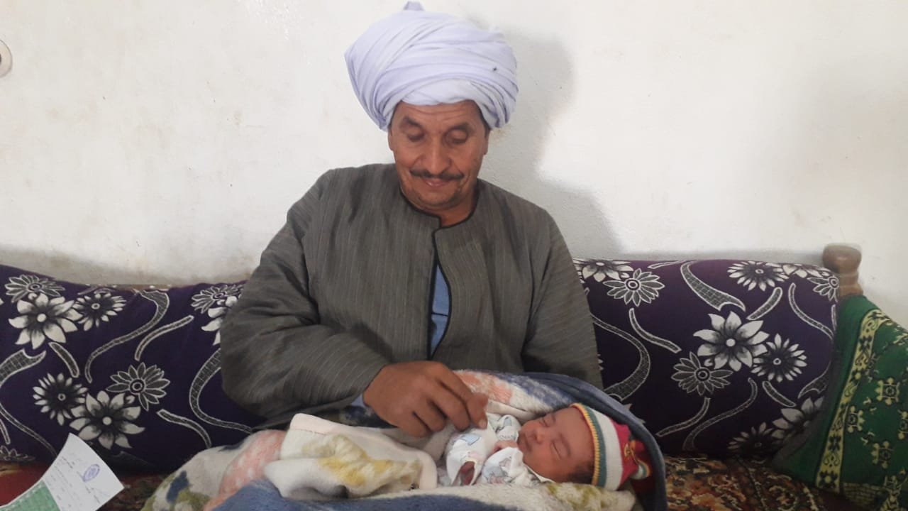 أول مولودة في مصر من أبوتشت بقنا