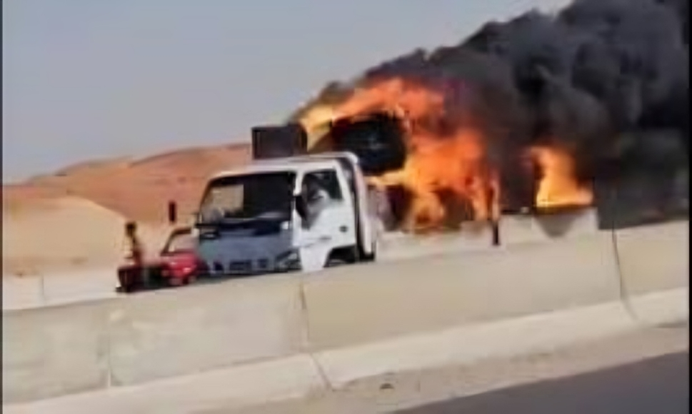 سيارة مشتعلة