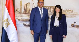 وزيرة التخطيط و محافظ قنا